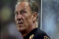 كالياري يقيل المدرب التشيكي زيمان