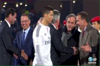 CR7 يرفض مصافحة بلاتيني ويزيد التوتر قبل حفل 