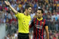 مايينكو يدير قمة برشلونة وأتلتيكو مدريد في 