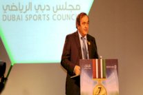 بلاتيني يفتتح مؤتمر دبي الرياضي الدولي