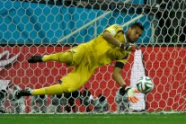 حارس منتخب الأرجنتين يشعل صراعاً بين السيتي وليفربول