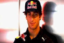 ريد بول يستأنف قرار استبعاد سائقه الأسترالي ريكياردو