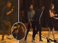 ويلبيك وكليفرلي يحتفلان بإقصاء يونايتد بالرقص في شوارع مانشستر