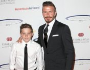 النجل الأكبر لبيكهام يعمل نادل في مقهى 