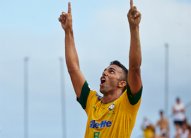 كزافييه يسجل أروع هدف للبرازيل في كرة القدم الشاطئية