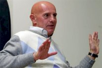 المدرب الإيطالي الشهير اريجو ساكي يعود مجدداً إلى ميلان