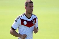 بودولسكي يغيب عن مواجهة الجزائر