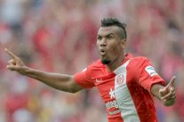 الكاميروني تشيبو موتينغ من ماينتس إلى شالكه لثلاث سنوات