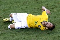 برشلونة قلق من إصابة نيمار و يرسل طبيباً إلى البرازيل لتقييم حالته 