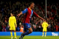 المغربي مروان الشماخ يمدد عقده مع كريستال بالاس لعامين