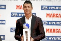 رونالدو يتوج بجائزة 