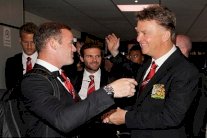 ديلي ميل: هل طلب روني من فان غال أن يكون قائداً للشياطين الحمر