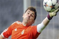 كاسياس يقبل بعرض أرسنال ويسعى لإقناع ريال مدريد بفسخ عقده