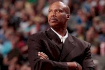 لوس انجليس ليكرز يعلن تعاقده مع المدرب سكوت