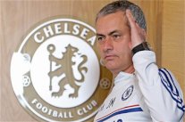 مورينيو يمتدح دورغبا .. ويشعل المنافسة بين تشيك وكورتوا