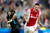 أياكس يبدأ الدفاع عن لقبه بفوز عريض على فيتيس في الدوري الهولندي