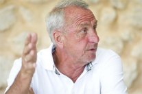 كرويف : صفقات الريال رائعة..وبرشلونة أتبع أسلوب جديد في تعاقداته