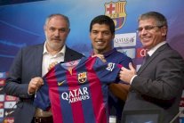 برشلونة يكشف عن أرقام صفقة لويس سواريز