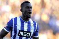 ميلان يضع الكولومبي جاكسون مارتينيز بديلاً لرحيل بالوتيلي