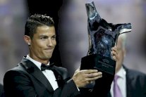 كريستيانو رونالدو يتوج بجائزة أفضل لاعب في أوروبا