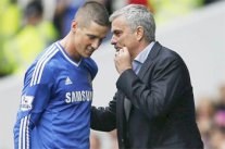 مورينيو يؤكد تمسكه بفيرناندو توريس وينفي رحيله إلى ميلان