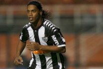 رونالدينيو يتلقى عرضاً من فريق انكليزي للهواة