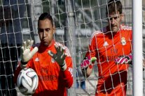 أنشيلوتي في ورطة بشأن هوية الحارس الأساسي في ديربي مدريد