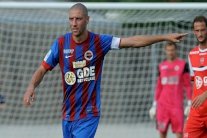 الجزائري أغوازي إلى أتروميتوس اليوناني