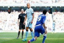 كومباني يرشح 3 أندية للمنافسة على لقب الدوري الإنكليزي