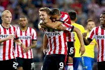 أيندهوفن يذل كامبور وينفرد بصدارة الدوري الهولندي