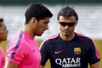 لويس إنريكه: سواريز يساعدنا قبل أن يلعب