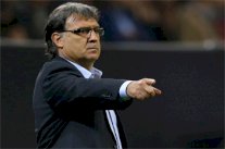 مارتينو : تيفيز سينافس اغويرو وهيغواين في هجوم الأرجنتين