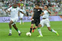 الشباب يرتقي إلى صدارة الدوري السعودي مؤقتاً بعد تعادله مع الأهلي