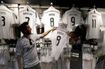 ريال مدريد الإسباني أكثر الأندية في العالم بيعاً لقمصانه