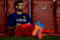 فان غال يجهز 30 مليون باوند لاستعادة بيكيه من برشلونة