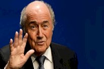 بلاتر يترشح رسمياً لولاية خامسة