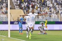 الهلال يتصدر الدوري السعودي مؤقتاً بعد فوزه على الفتح