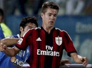 ميلان يخسر جهود لاعب وسطه الهولندي فان جينكل لمدة شهر