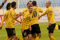 العهد يوجه إنذاراً لمنافسيه وبداية قوية للسلام في الدوري اللبناني