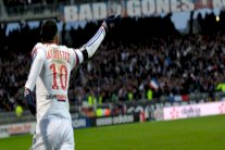 ليون ينتزع صدارة الدوري الفرنسي لأول مرة منذ 3 أعوام