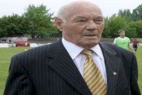 وفاة بوزانسكي آخر عناصر المنتخب الذهبي في المجر