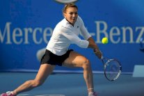 هاليب بصعوبة إلى ثاني أدوار شينزين