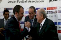 رئاسة الفيفا: الأمير علي يرفع التحدي في مواجهة بلاتر