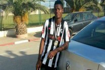 الدولي الغابوني ندونغ مع لوريان لأربع سنوات ونصف