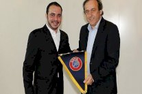 بلاتيني: الأمير علي مؤهل لتولي أعلى المسؤوليات