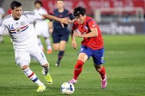 أوزبكستان تستهل مشوارها بمواجهة الغموض الكوري الشمالي