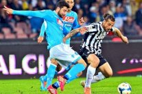 نابولي-يوفنتوس وروما-لاتسيو في قمتي الصدارة