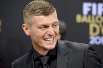 توني كروس: ليس من العدل أن يكون نوير خلف ميسي