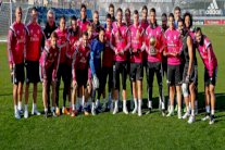 CR7 يحتفل بالكرة الذهبية مع زملائه في تدريبات الريال