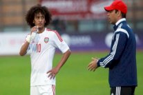 مدرب الإمارات يحذر من الاعتماد كثيراً على 